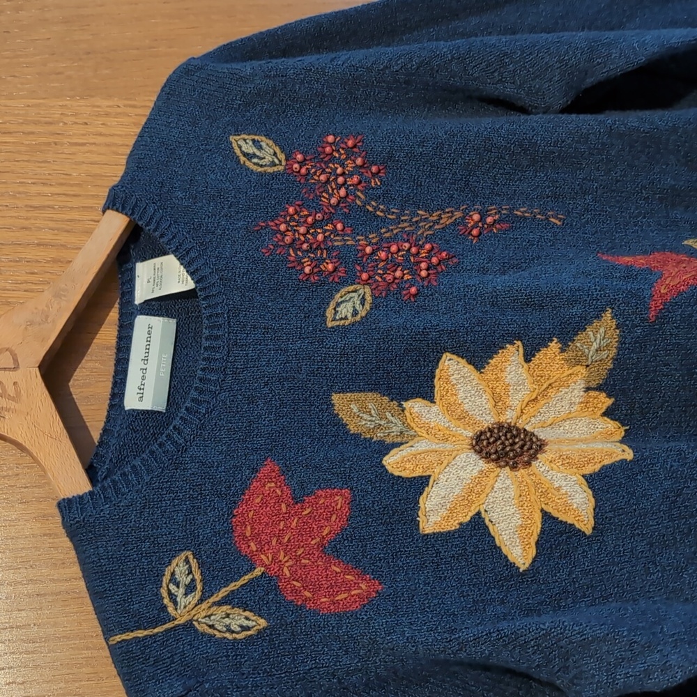 Floral Knit Sweater - Picture 3 of 5